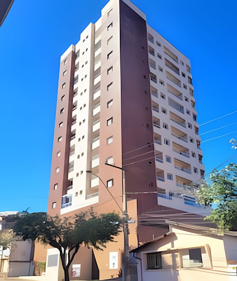 Apê Área Central c/ Churrasqueira, Varanda e Suíte