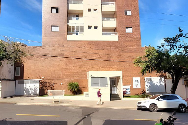 Apê Área Central c/ Churrasqueira, Varanda e Suíte