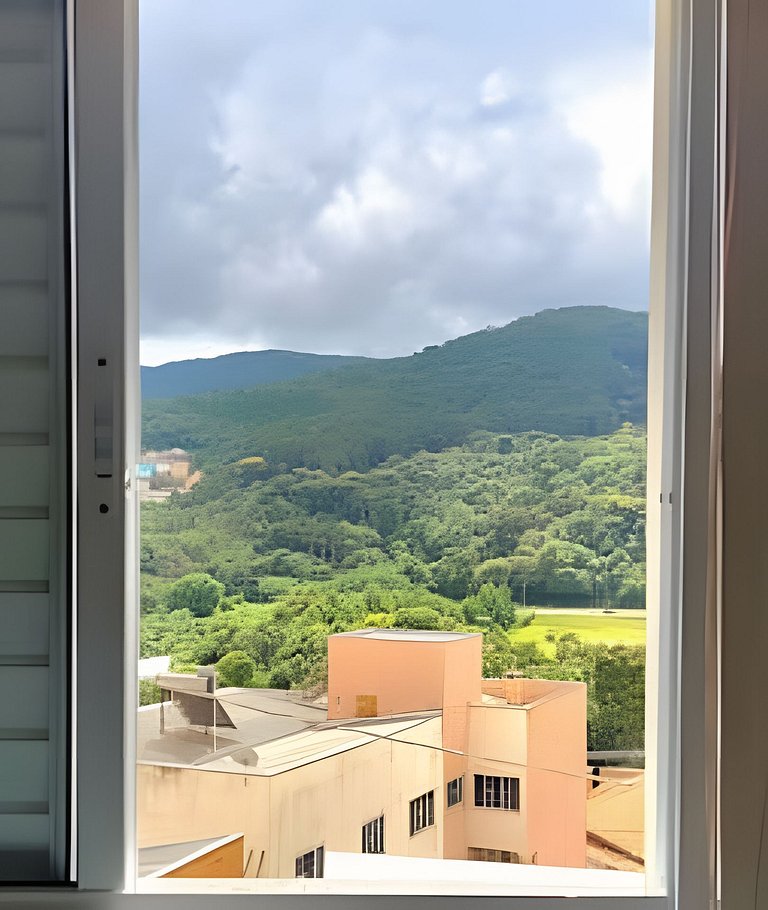 Apê 1/104 - Vista para Serra em Condomínio Fechado