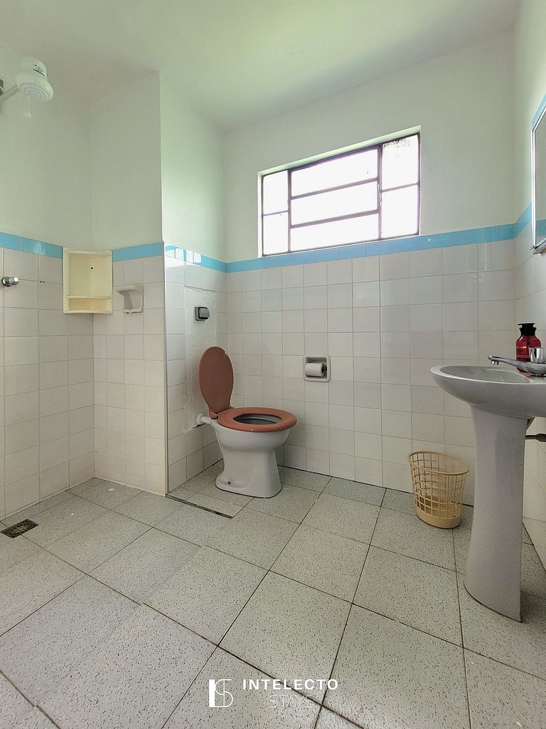 Sítio c/ Piscina, Churrasqueira e Sala de Jogos