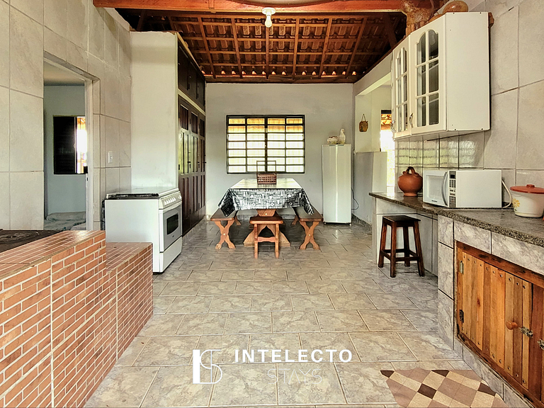 Sítio c/ Piscina, Churrasqueira e Sala de Jogos