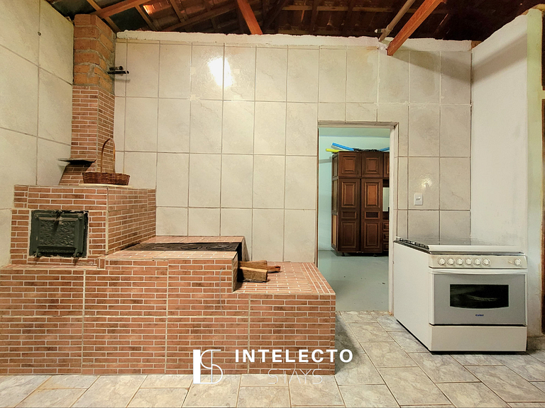 Sítio c/ Piscina, Churrasqueira e Sala de Jogos