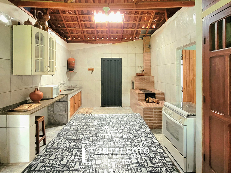 Sítio c/ Piscina, Churrasqueira e Sala de Jogos