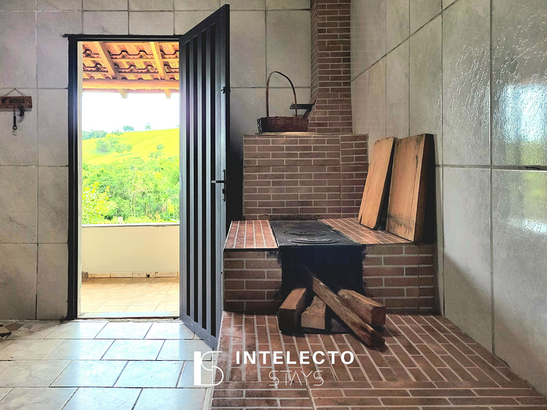 Sítio c/ Piscina, Churrasqueira e Sala de Jogos