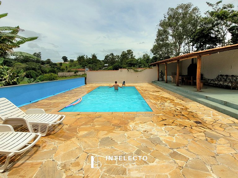 Sítio c/ Piscina, Churrasqueira e Sala de Jogos