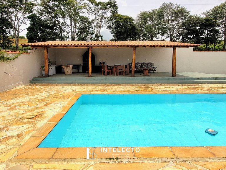Sítio c/ Piscina, Churrasqueira e Sala de Jogos