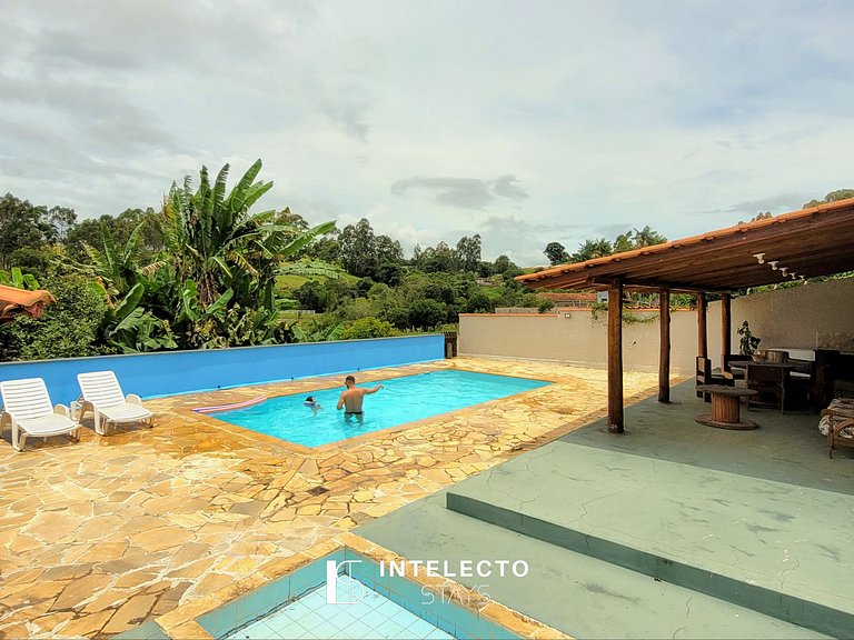 Sítio c/ Piscina, Churrasqueira e Sala de Jogos
