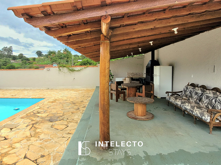 Sítio c/ Piscina, Churrasqueira e Sala de Jogos