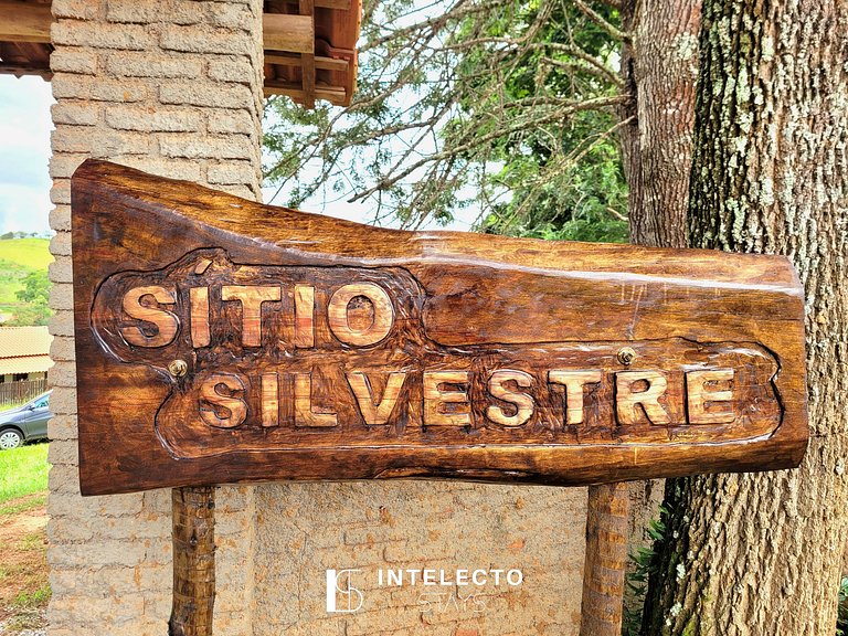 Sítio c/ Piscina, Churrasqueira e Sala de Jogos