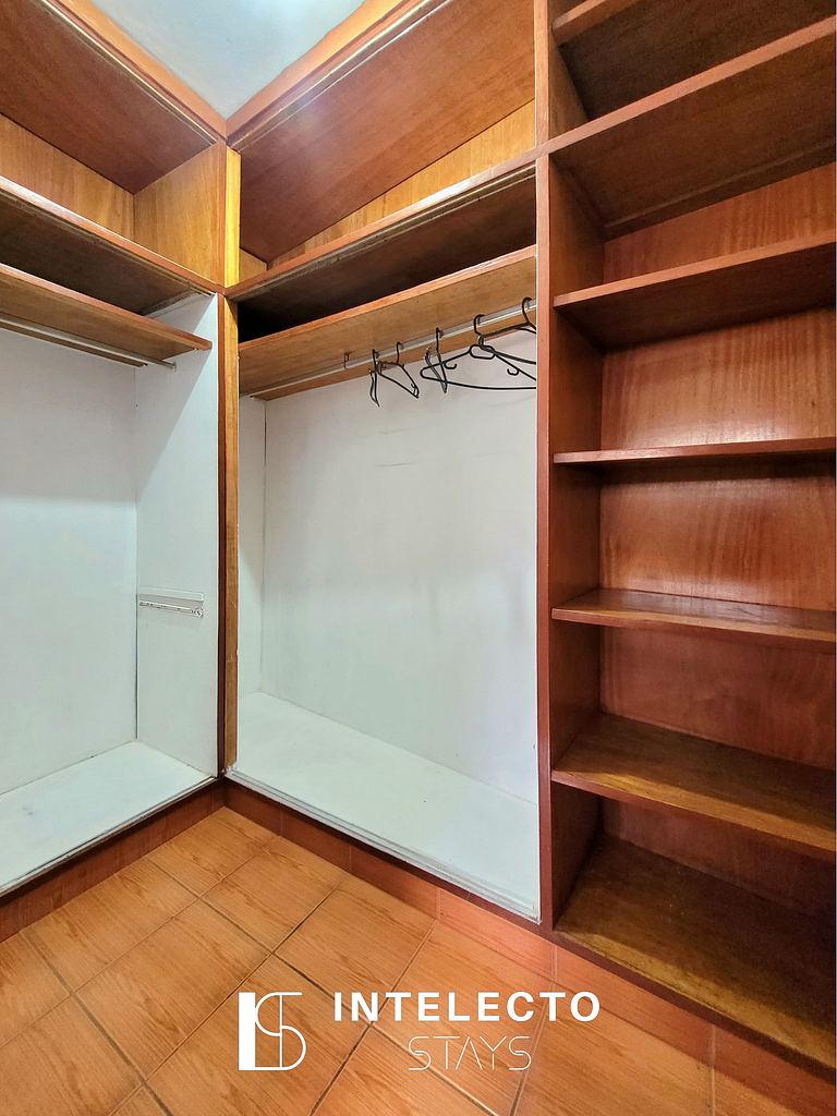 Casa Amarela -04 quartos, vista TOP, churrasqueira