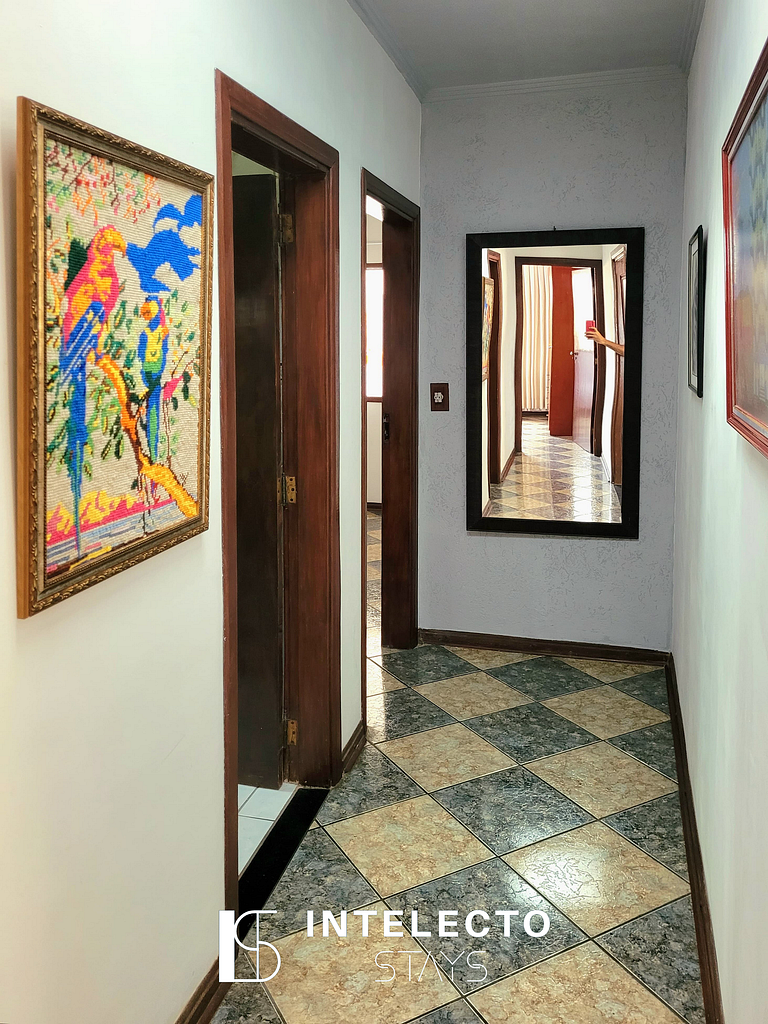 Casa Amarela -04 quartos, vista TOP, churrasqueira