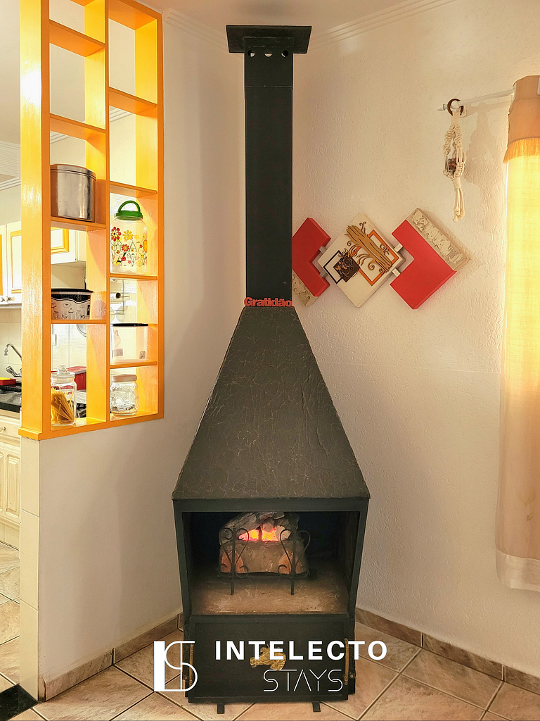 Casa Amarela -04 quartos, vista TOP, churrasqueira