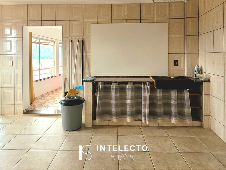 Casa Amarela -04 quartos, vista TOP, churrasqueira