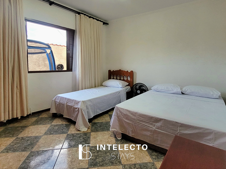 Casa Amarela -04 quartos, vista TOP, churrasqueira