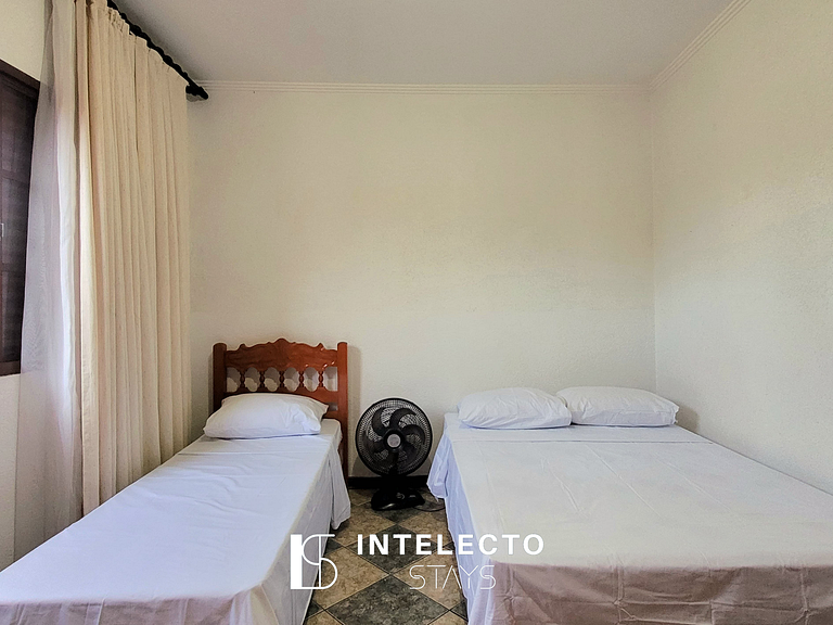 Casa Amarela -04 quartos, vista TOP, churrasqueira