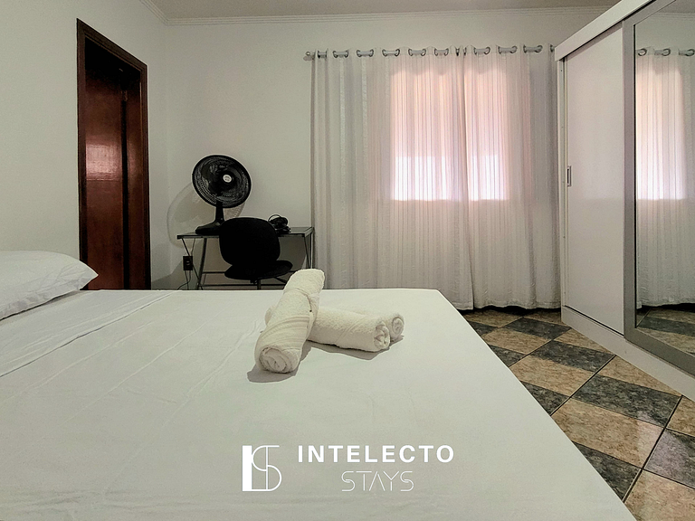 Casa Amarela -04 quartos, vista TOP, churrasqueira