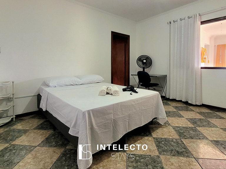 Casa Amarela -04 quartos, vista TOP, churrasqueira