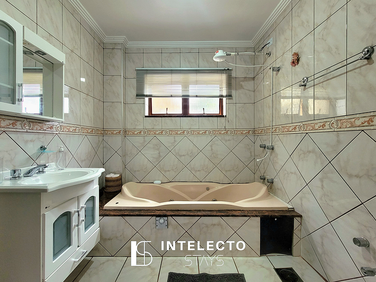 Casa Amarela -04 quartos, vista TOP, churrasqueira