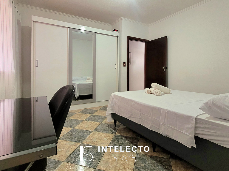 Casa Amarela -04 quartos, vista TOP, churrasqueira