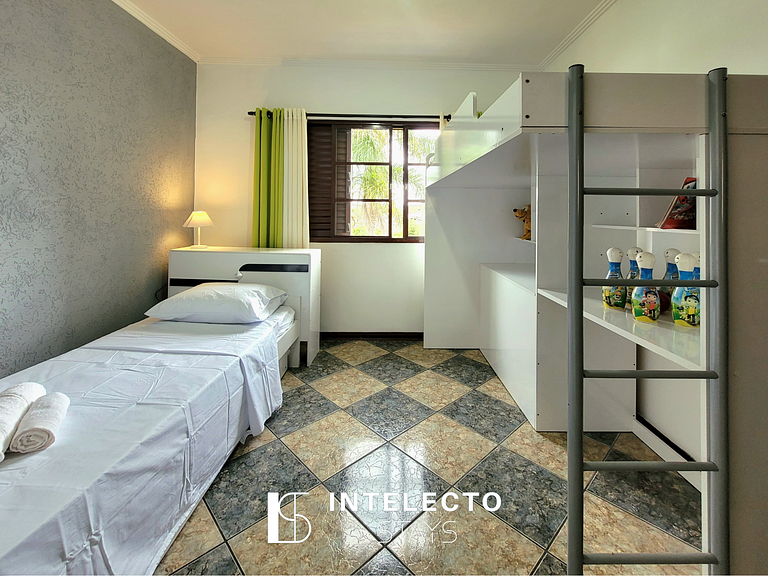 Casa Amarela -04 quartos, vista TOP, churrasqueira