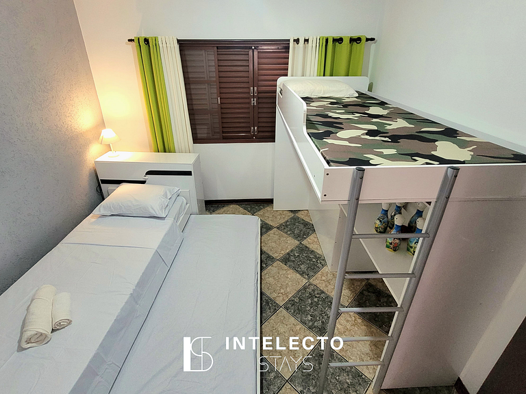 Casa Amarela -04 quartos, vista TOP, churrasqueira