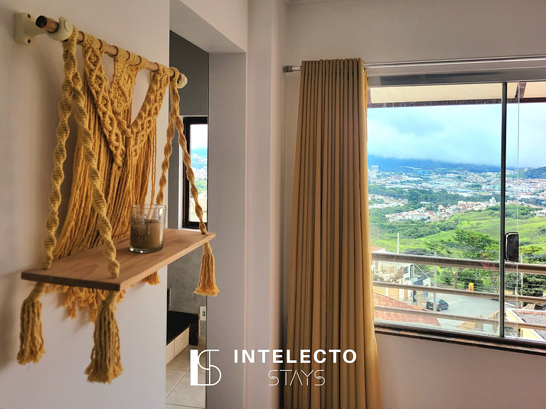 Casa Amarela -04 quartos, vista TOP, churrasqueira