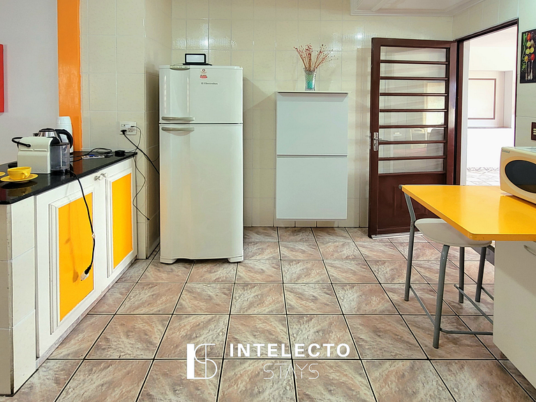 Casa Amarela -04 quartos, vista TOP, churrasqueira