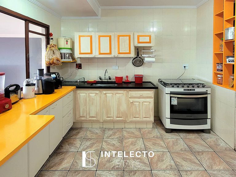 Casa Amarela -04 quartos, vista TOP, churrasqueira