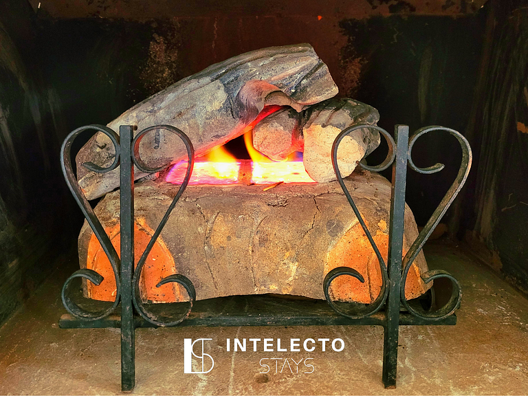 Casa Amarela -04 quartos, vista TOP, churrasqueira