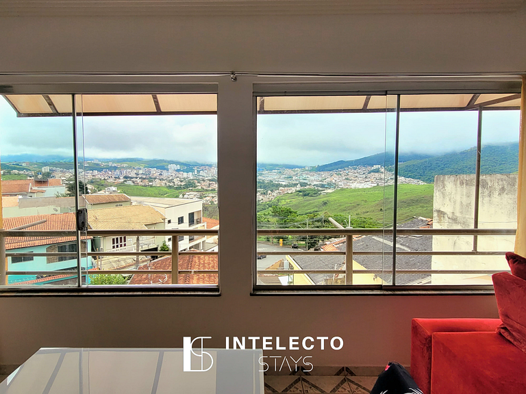 Casa Amarela -04 quartos, vista TOP, churrasqueira