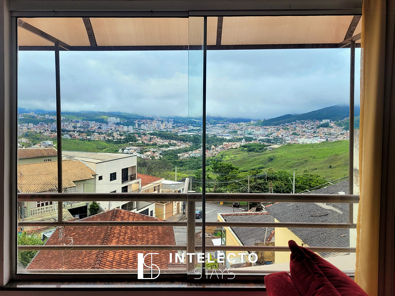 Casa Amarela -04 quartos, vista TOP, churrasqueira