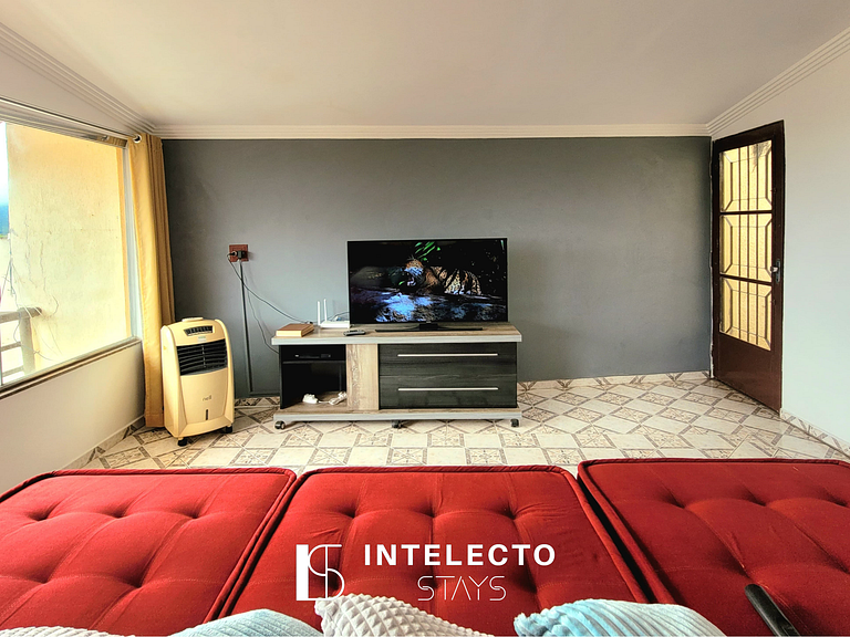 Casa Amarela -04 quartos, vista TOP, churrasqueira