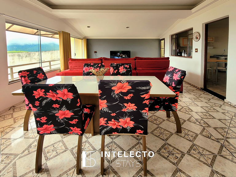 Casa Amarela -04 quartos, vista TOP, churrasqueira