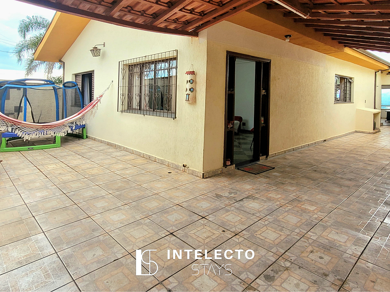 Casa Amarela -04 quartos, vista TOP, churrasqueira