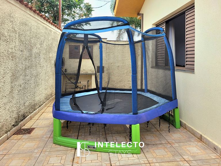 Casa Amarela -04 quartos, vista TOP, churrasqueira