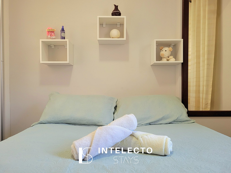 Apê Área Central, lindo, com varanda e 2 qtos