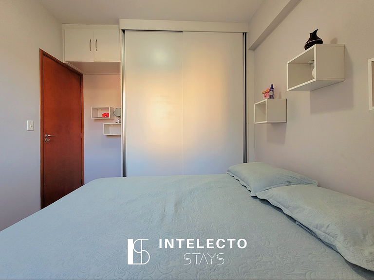 Apê Área Central, lindo, com varanda e 2 qtos