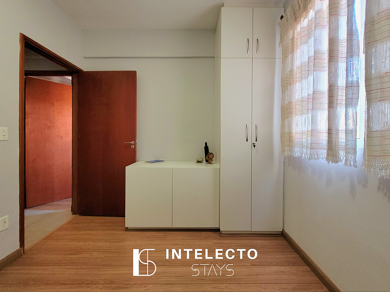 Apê Área Central, lindo, com varanda e 2 qtos