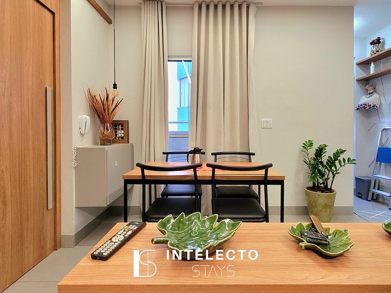 Apê Área Central, lindo, com varanda e 2 qtos