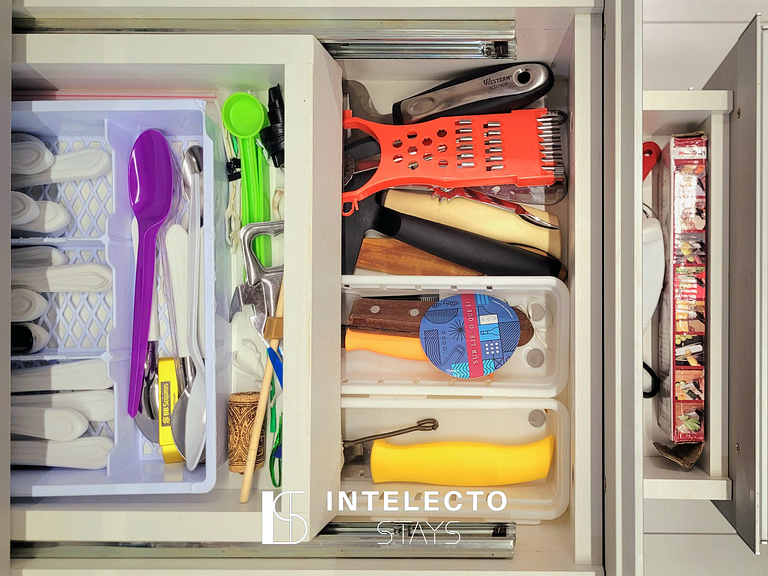 Apê Área Central, lindo, com varanda e 2 qtos