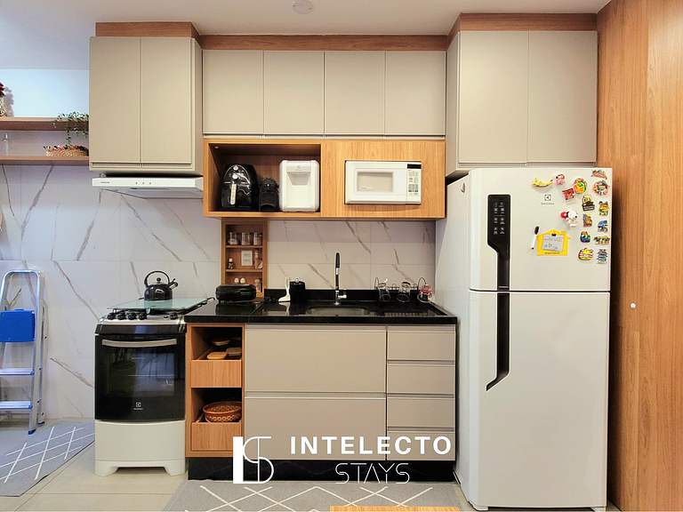 Apê Área Central, lindo, com varanda e 2 qtos