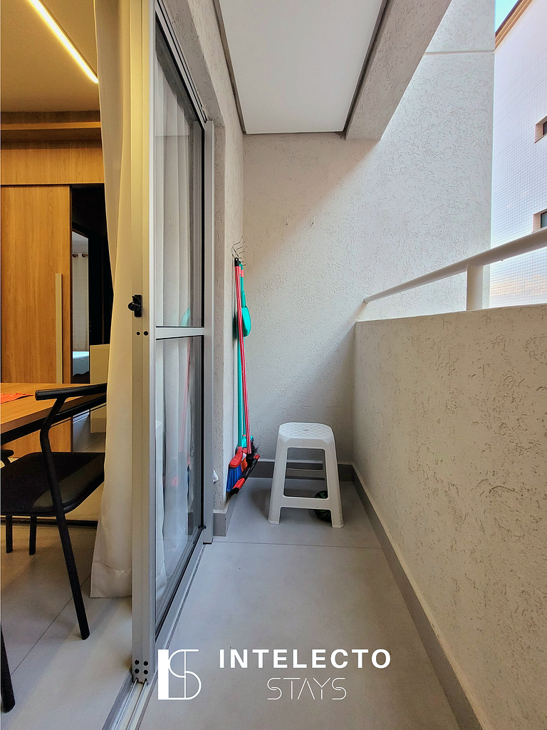 Apê Área Central, lindo, com varanda e 2 qtos