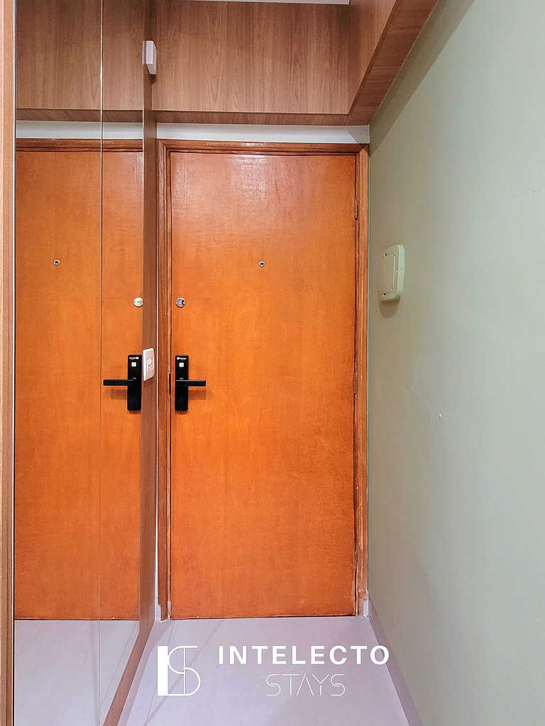 Apê Área Central, lindo, com varanda e 2 qtos