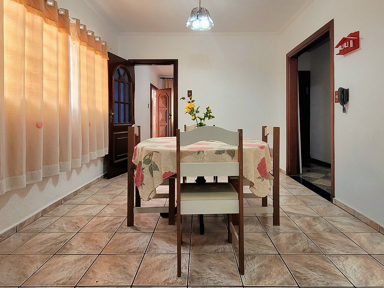 Casa Amarela -04 quartos, vista TOP, churrasqueira