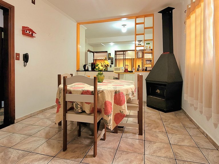 Casa Amarela -04 quartos, vista TOP, churrasqueira