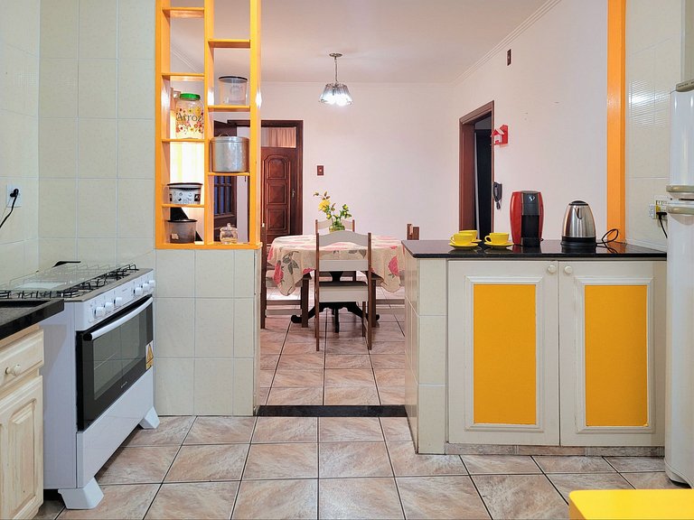 Casa Amarela -04 quartos, vista TOP, churrasqueira