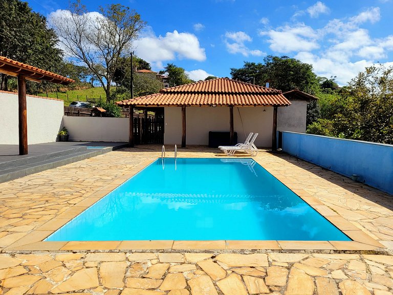Sítio c/ Piscina, Churrasqueira e Sala de Jogos