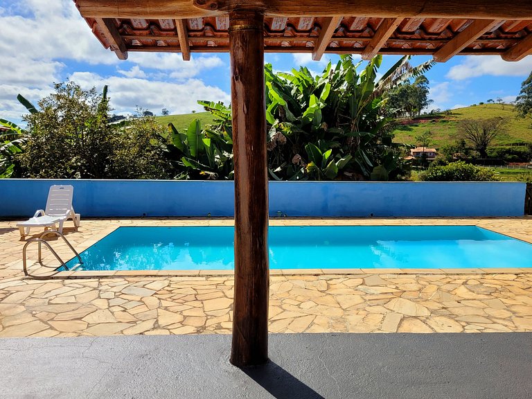 Sítio c/ Piscina, Churrasqueira e Sala de Jogos