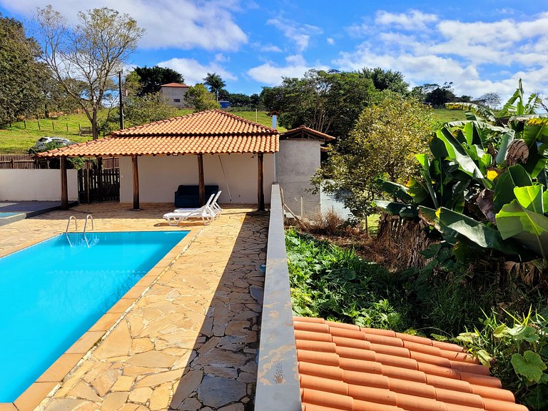 Sítio c/ Piscina, Churrasqueira e Sala de Jogos