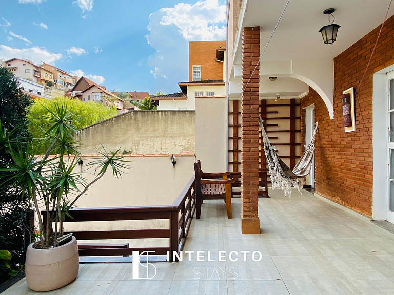 Vista Top - Casa prox centro 3Qts c/ churrasqueira